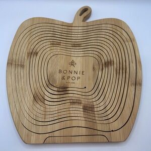 Bonnie & Pop Bamboo Apple-Shaped Folding Fruit Basket / Trivet